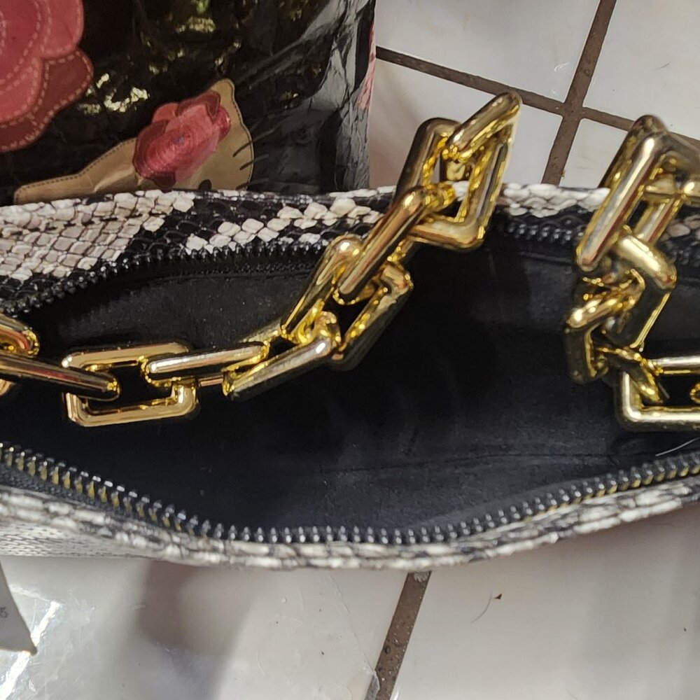 Handbag - Picture 3 of 3